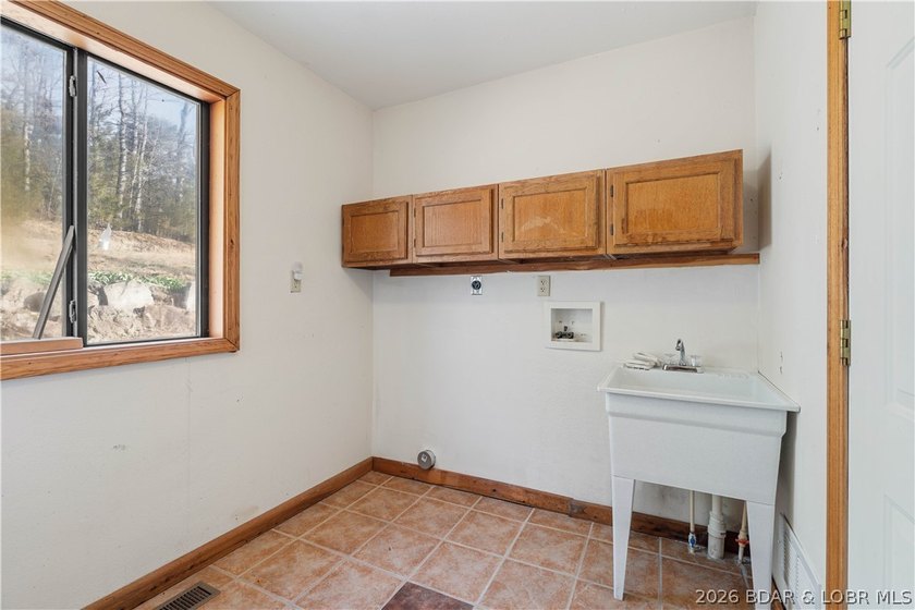 BRAND NEW ROOF!! Situated on 3/4 of an acre in a private setting - photo 21