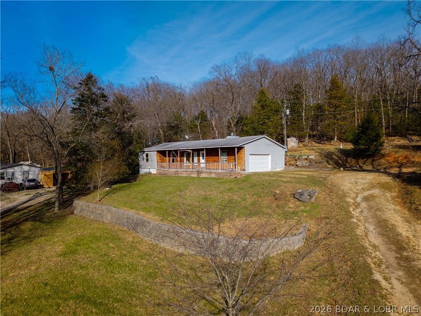 BRAND NEW ROOF!! Situated on 3/4 of an acre in a private setting - photo 27