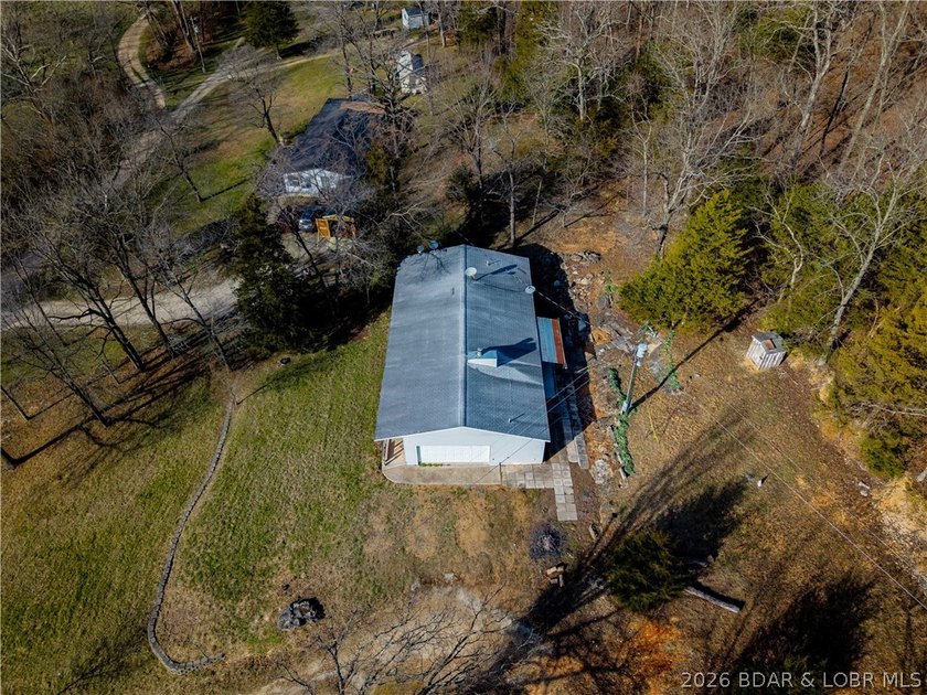 BRAND NEW ROOF!! Situated on 3/4 of an acre in a private setting - photo 32