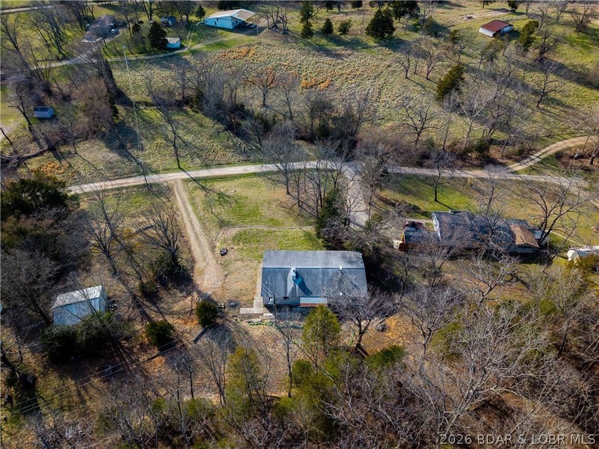 BRAND NEW ROOF!! Situated on 3/4 of an acre in a private setting - photo 34