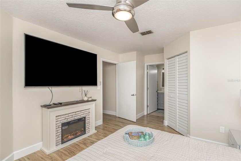 Welcome to this inviting and well-cared-for first-floor condo - photo 10