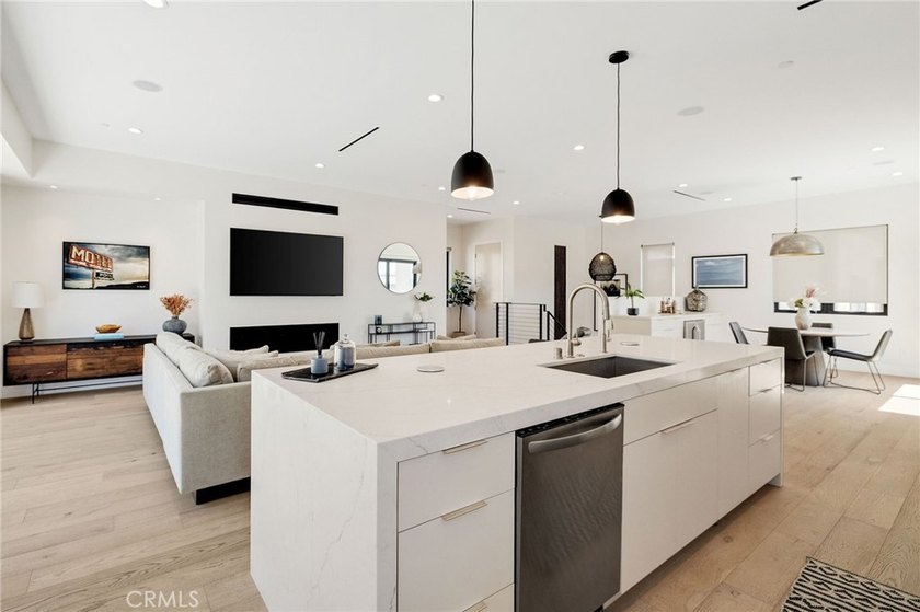 Welcome to 622 1st Place. A Rare rear-unit townhome offering - photo 7