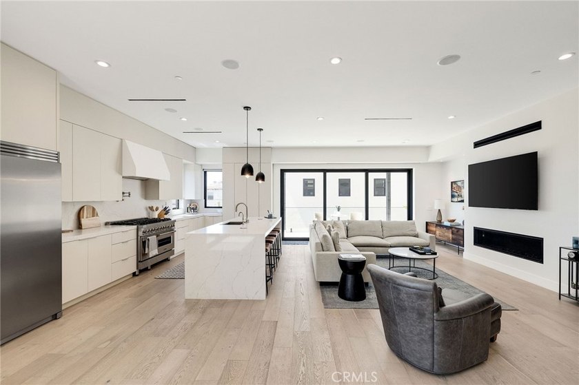 Welcome to 622 1st Place. A Rare rear-unit townhome offering - photo 8