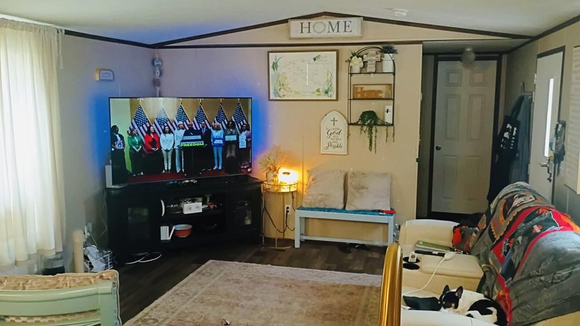 Come take a look at this 2024 barely lived in 2/2 Mobile home on - photo 3