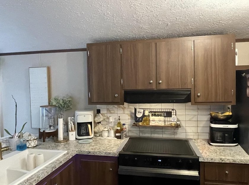Come take a look at this 2024 barely lived in 2/2 Mobile home on - photo 6