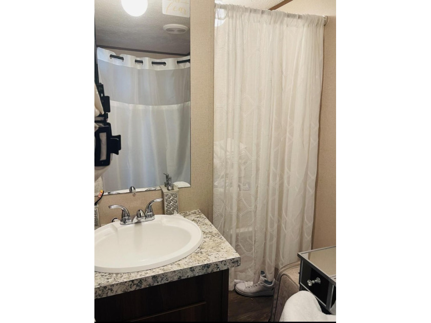 Come take a look at this 2024 barely lived in 2/2 Mobile home on - photo 9