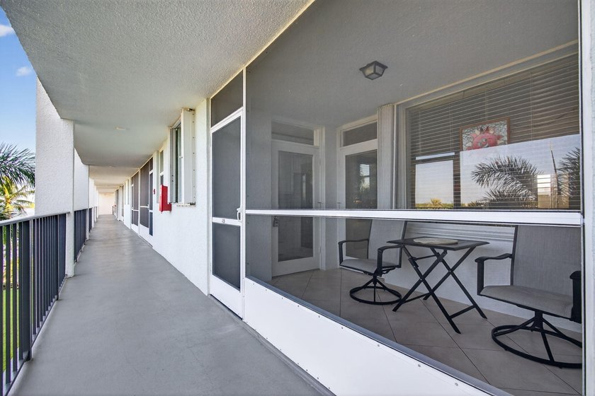 Waterfront living at its finest - spacious 1-bedroom, 1-bath - photo 5