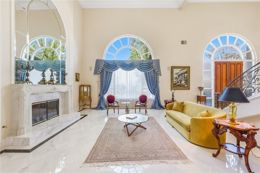 Introducing a truly unique, exceptional, and impressive estate - photo 13