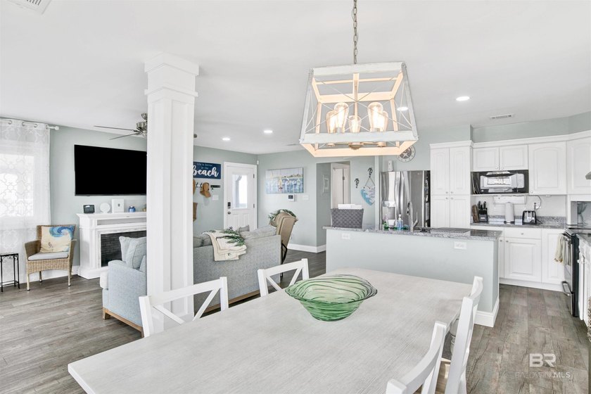 Beautifully upgraded bayfront home on a private road with no - photo 15