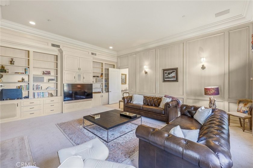 Introducing a truly unique, exceptional, and impressive estate - photo 20