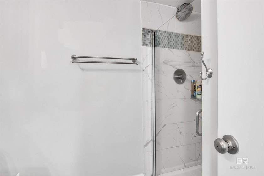 Beautifully upgraded bayfront home on a private road with no - photo 21