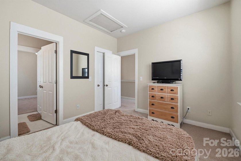 Prime Birkdale Village Location - 3BR/2BA Move-In Ready! Welcome - photo 25