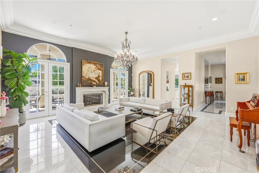 Introducing a truly unique, exceptional, and impressive estate - photo 25