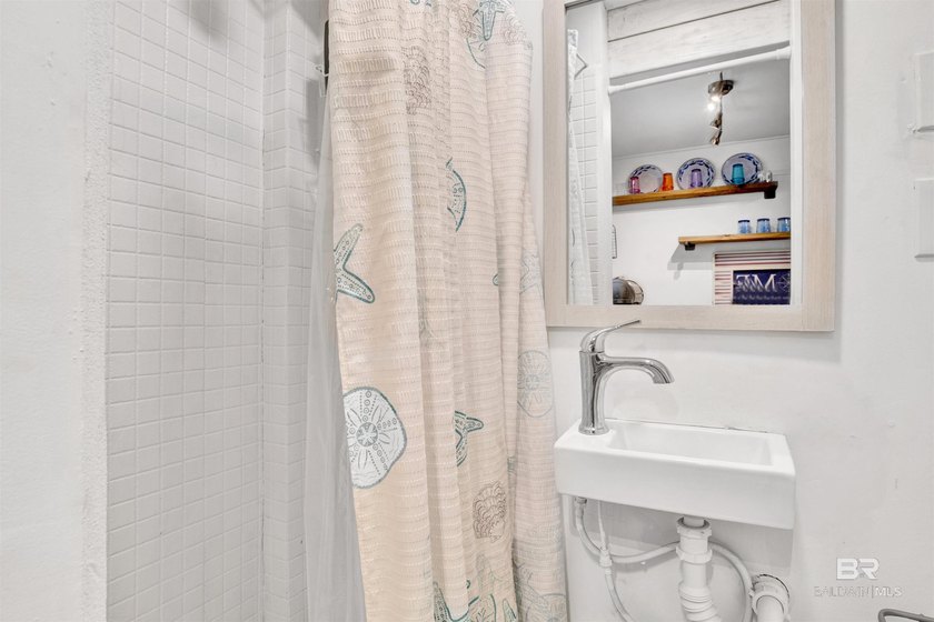 Beautifully upgraded bayfront home on a private road with no - photo 27