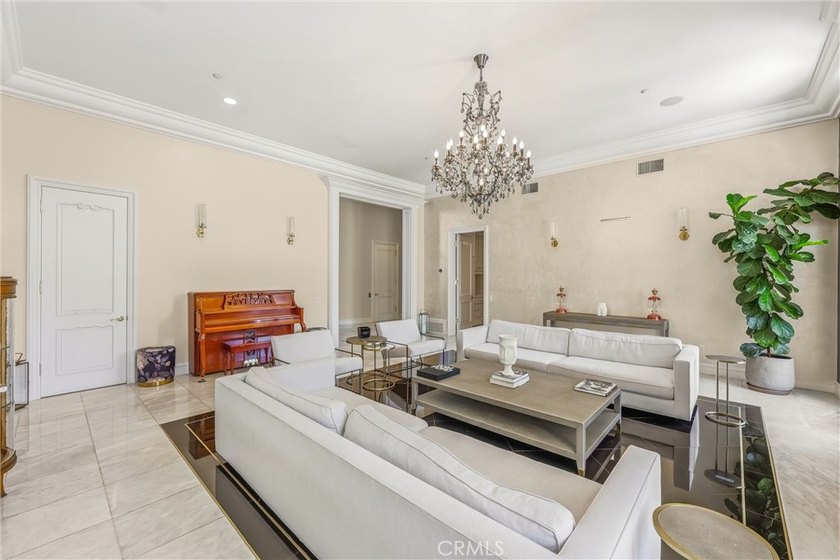 Introducing a truly unique, exceptional, and impressive estate - photo 27