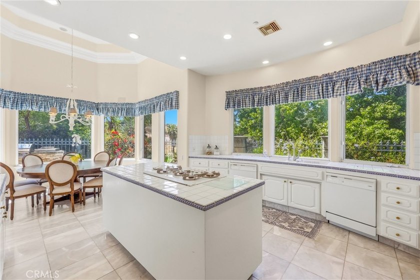 Introducing a truly unique, exceptional, and impressive estate - photo 29