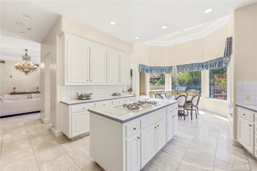 Introducing a truly unique, exceptional, and impressive estate - photo 30