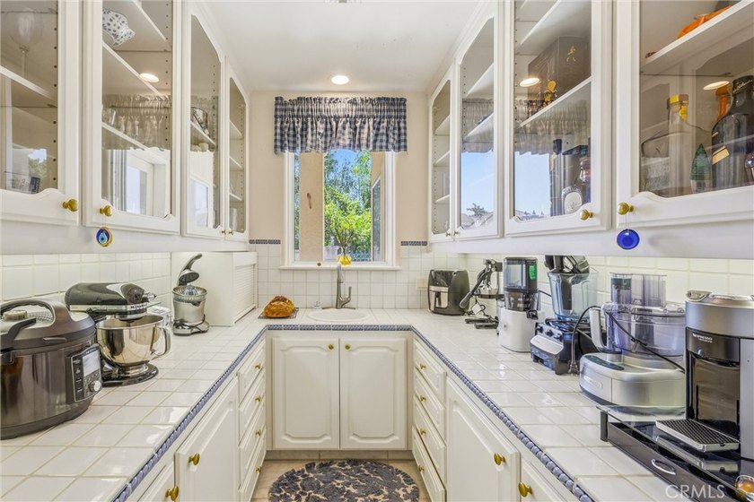 Introducing a truly unique, exceptional, and impressive estate - photo 34