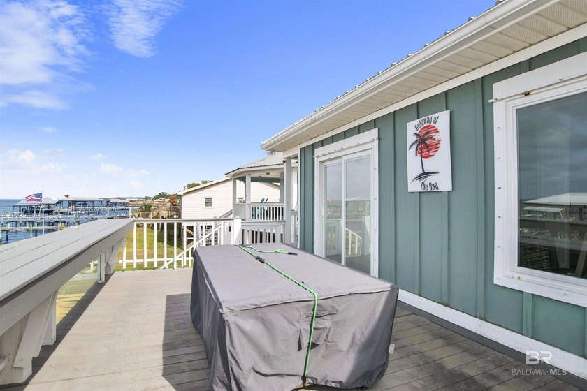 Beautifully upgraded bayfront home on a private road with no - photo 36