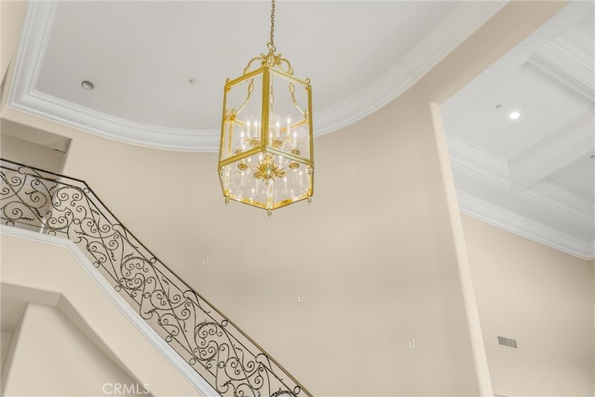 Introducing a truly unique, exceptional, and impressive estate - photo 36