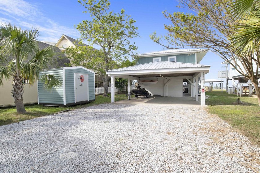 Beautifully upgraded bayfront home on a private road with no - photo 42