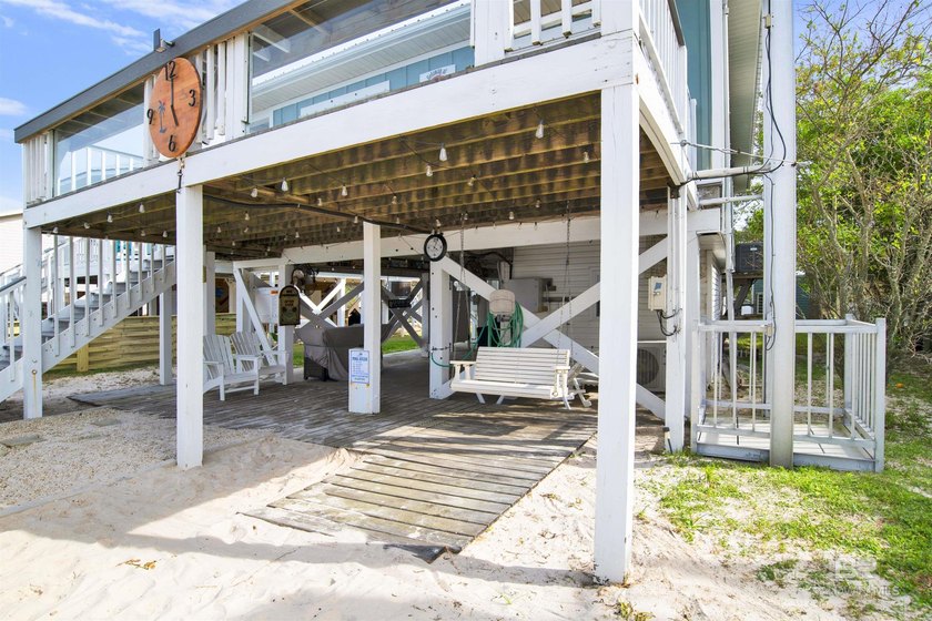 Beautifully upgraded bayfront home on a private road with no - photo 43