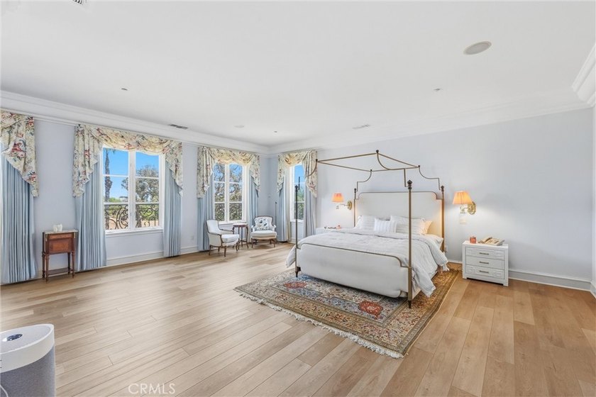 Introducing a truly unique, exceptional, and impressive estate - photo 47