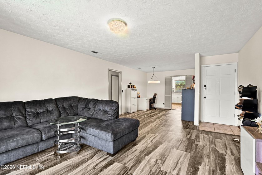 Priced to sell quickly! This turnkey condo at 4915 Baymeadows Rd - photo 8