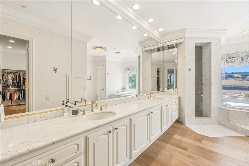 Introducing a truly unique, exceptional, and impressive estate - photo 50