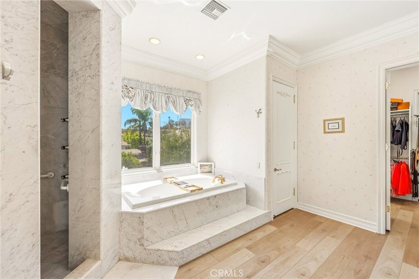 Introducing a truly unique, exceptional, and impressive estate - photo 51
