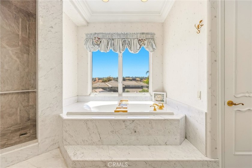 Introducing a truly unique, exceptional, and impressive estate - photo 52