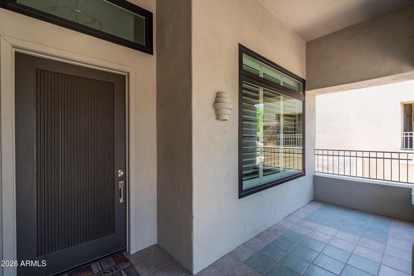 Beautifully updated 4-bedroom + loft, 3-bath residence offering - photo 3