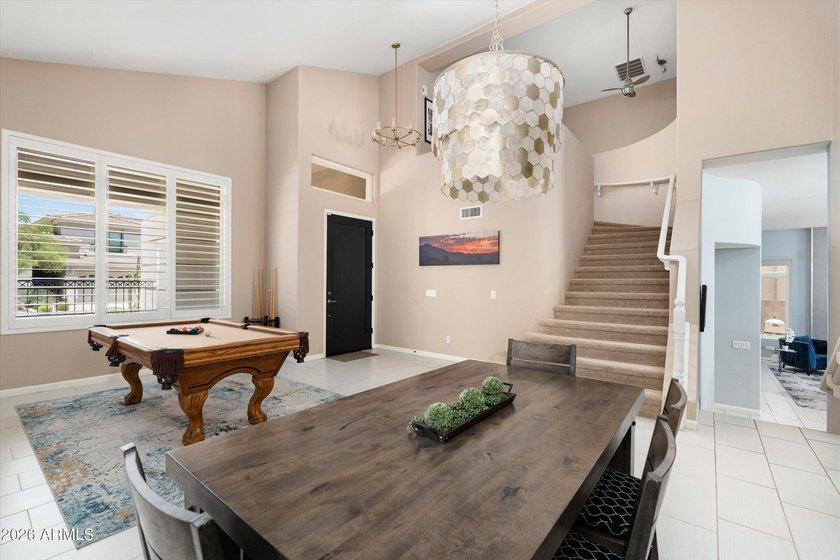 Beautifully updated 4-bedroom + loft, 3-bath residence offering - photo 6