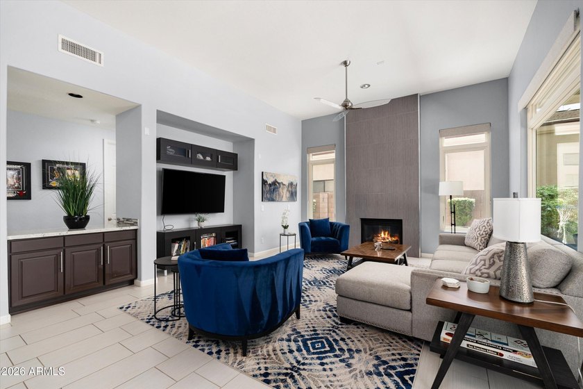 Beautifully updated 4-bedroom + loft, 3-bath residence offering - photo 8