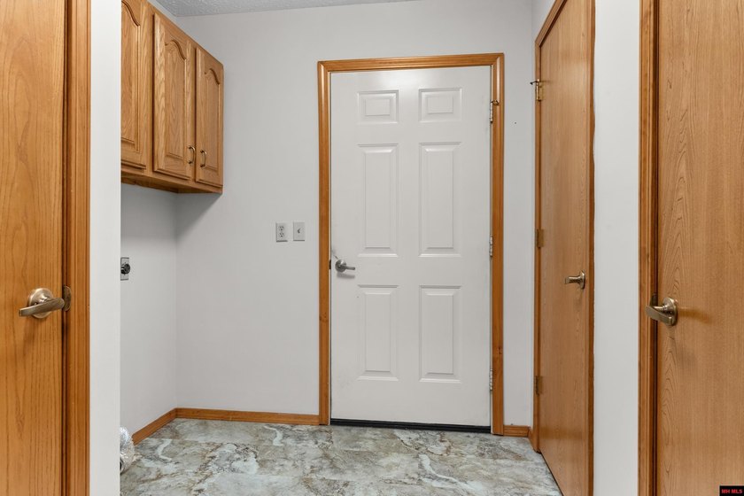 Spacious brick home on a beautiful corner lot offering over half - photo 12