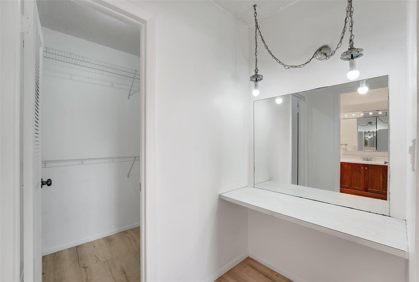 Priced to sell!!! Exquisite top-floor 3-bedroom, 2-bathroom with - photo 12