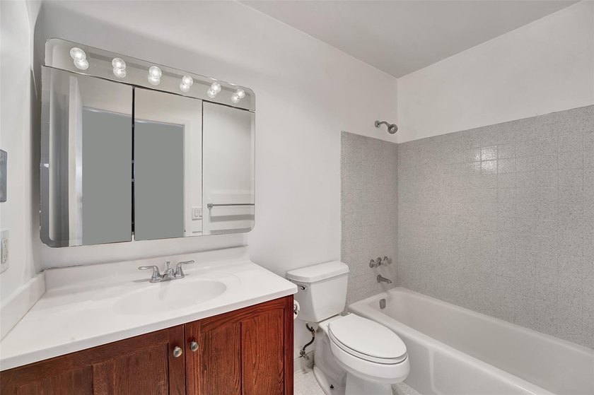 Priced to sell!!! Exquisite top-floor 3-bedroom, 2-bathroom with - photo 13