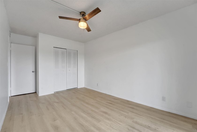 Priced to sell!!! Exquisite top-floor 3-bedroom, 2-bathroom with - photo 16