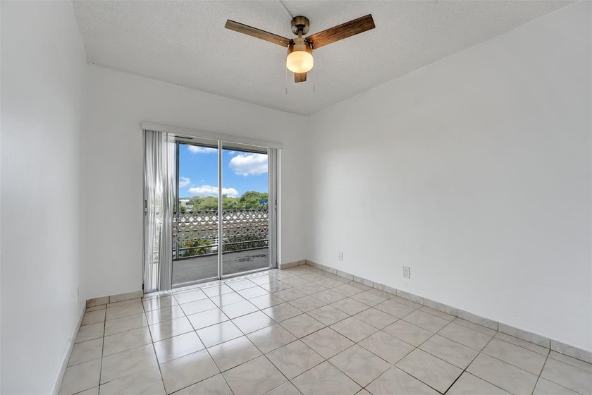 Priced to sell!!! Exquisite top-floor 3-bedroom, 2-bathroom with - photo 17