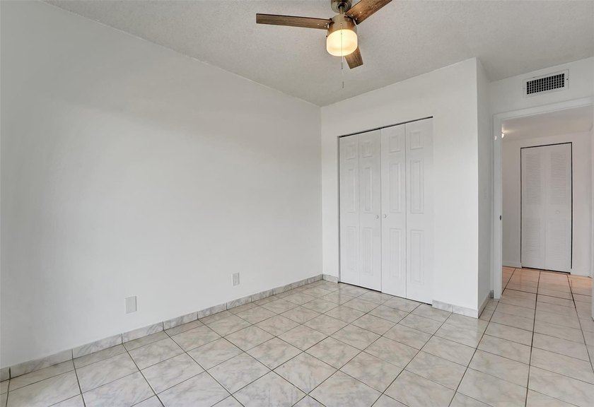 Priced to sell!!! Exquisite top-floor 3-bedroom, 2-bathroom with - photo 18