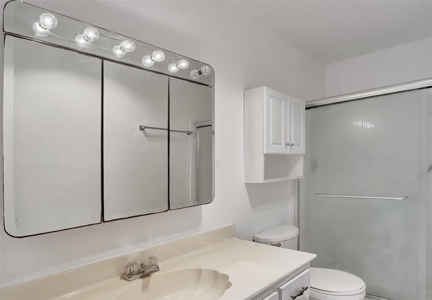 Priced to sell!!! Exquisite top-floor 3-bedroom, 2-bathroom with - photo 20