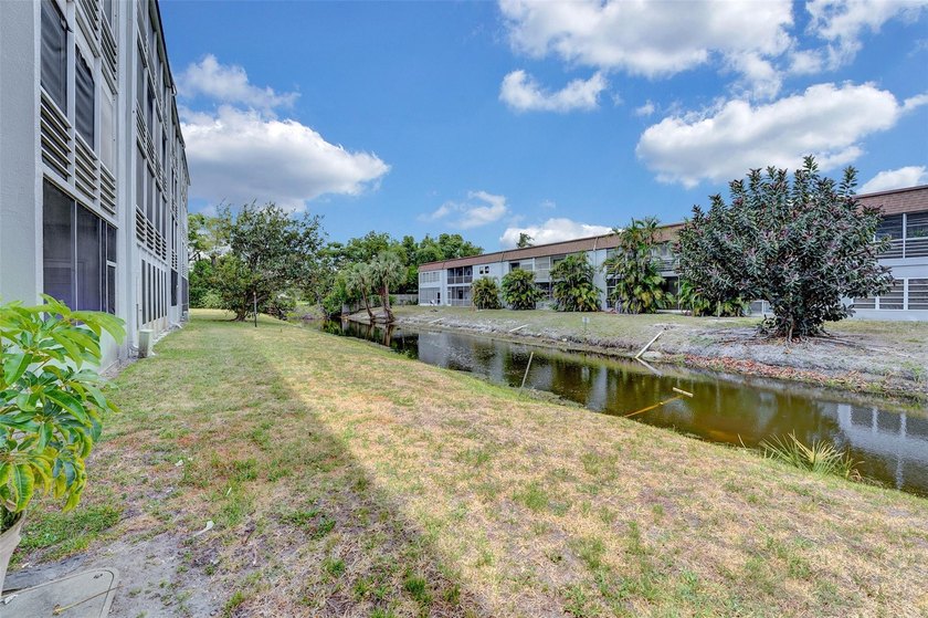 Priced to sell!!! Exquisite top-floor 3-bedroom, 2-bathroom with - photo 25