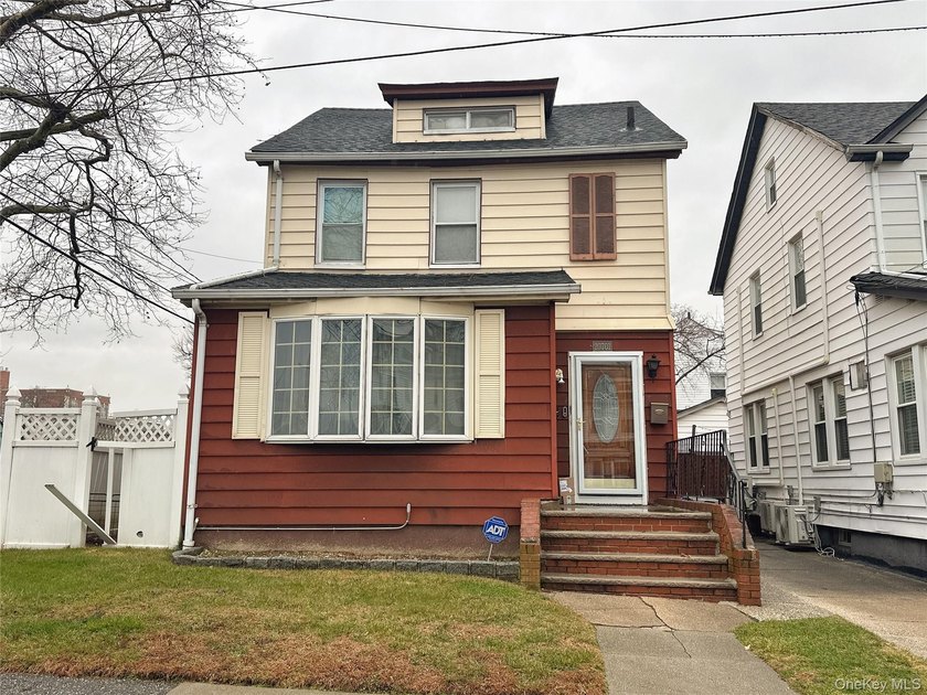 Income-producing two-family home located in the heart of Bayside - photo 2