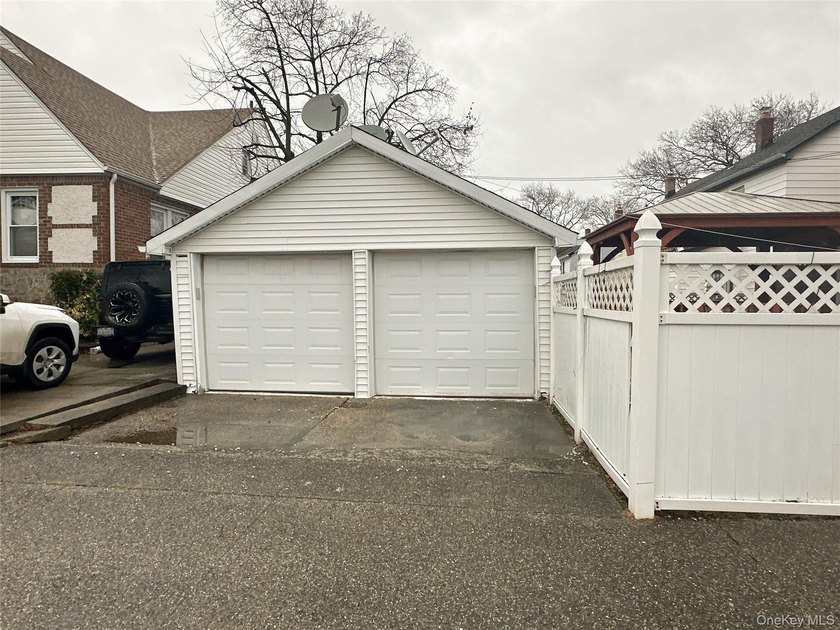 Income-producing two-family home located in the heart of Bayside - photo 9
