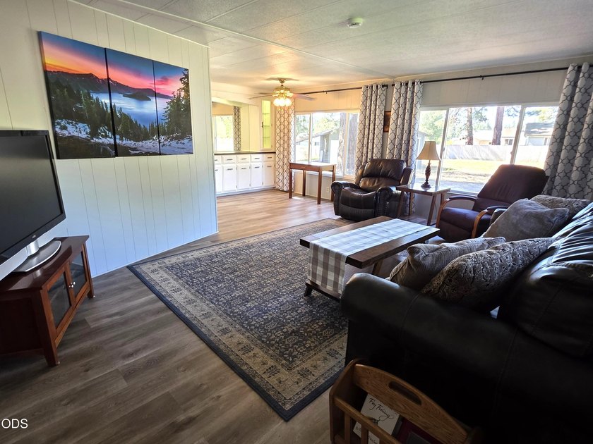 Welcome home to this beautifully maintained 3-bedroom - photo 11
