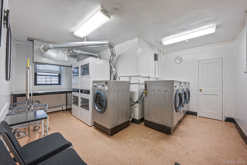 Welcome to this beautifully maintained 1-bedroom, 1-bath co-op - photo 16