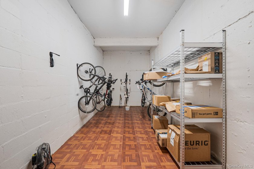 Welcome to this beautifully maintained 1-bedroom, 1-bath co-op - photo 17