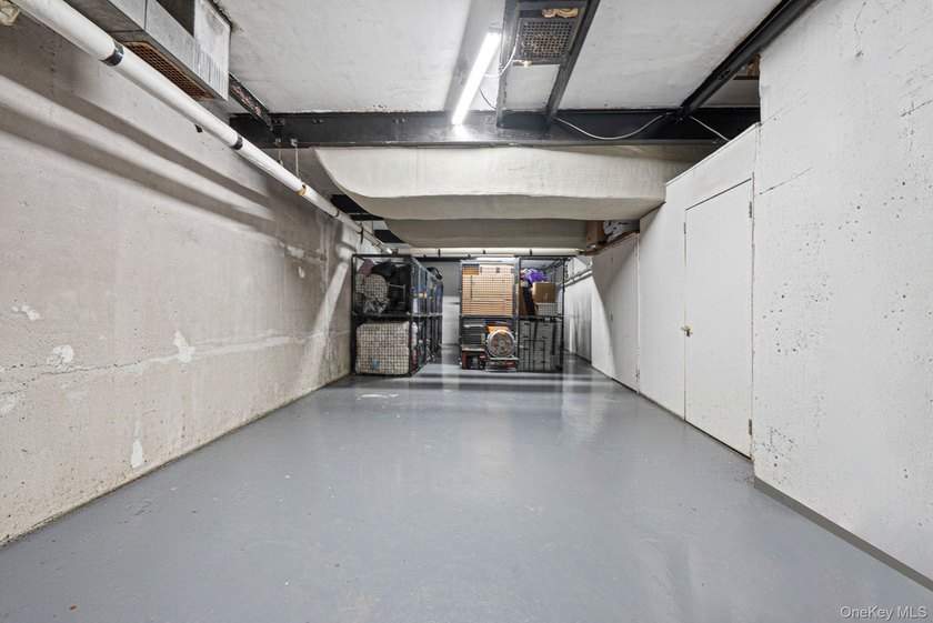 Welcome to this beautifully maintained 1-bedroom, 1-bath co-op - photo 18