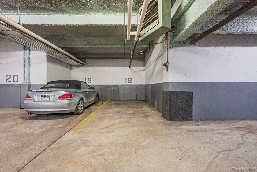 Welcome to this beautifully maintained 1-bedroom, 1-bath co-op - photo 19