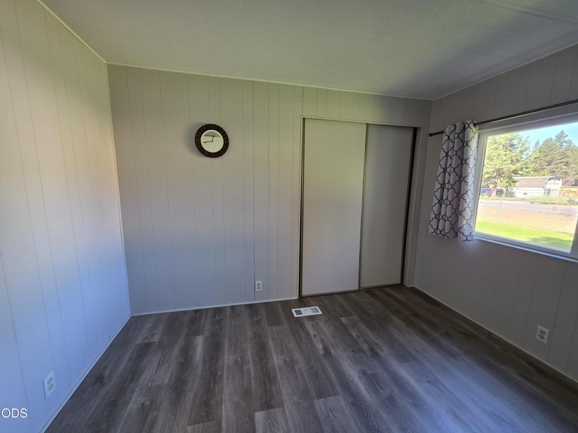 Welcome home to this beautifully maintained 3-bedroom - photo 24